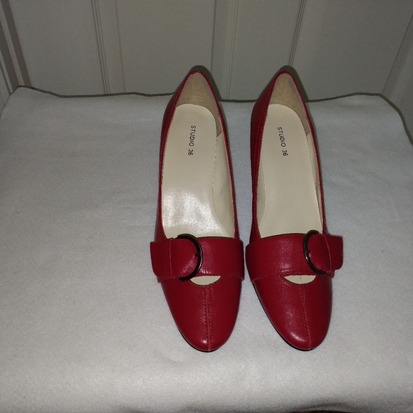 Red Buckle Accented Pump Studio 36 - Picture 1 of 3